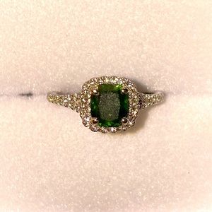 14 k gold 1.84 carat treated green diamond ring